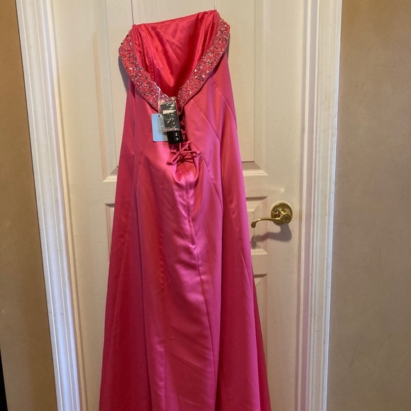 Faviana New York cute beaded dress - Picture 2 of 2